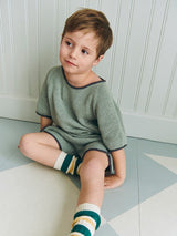 Sandnes 2603 Nr. 2 - Jonathan Tee & Shorts Junior — detaliu model tricotat Sandnes Garn