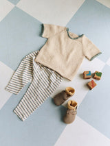 Sandnes 2603 Nr. 2 - Jonathan Tee & Shorts Junior — detaliu model tricotat Sandnes Garn