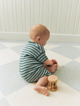Sandnes 2603 Nr. 5 - Theodore Playsuit Baby — detaliu model tricotat Sandnes Garn