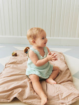 Sandnes 2603 Nr. 7 - Rosette Top, Pants & Bloomer Baby — detaliu model tricotat Sandnes Garn