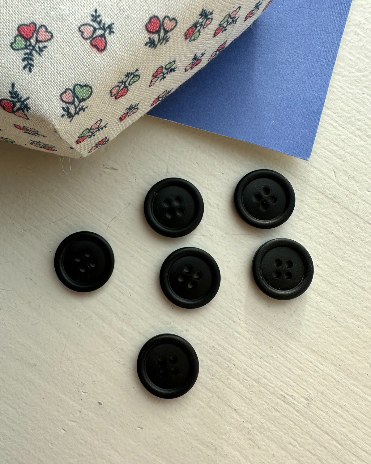 Nasturi din galalit Ø18 mm · negru · 6 bucăți